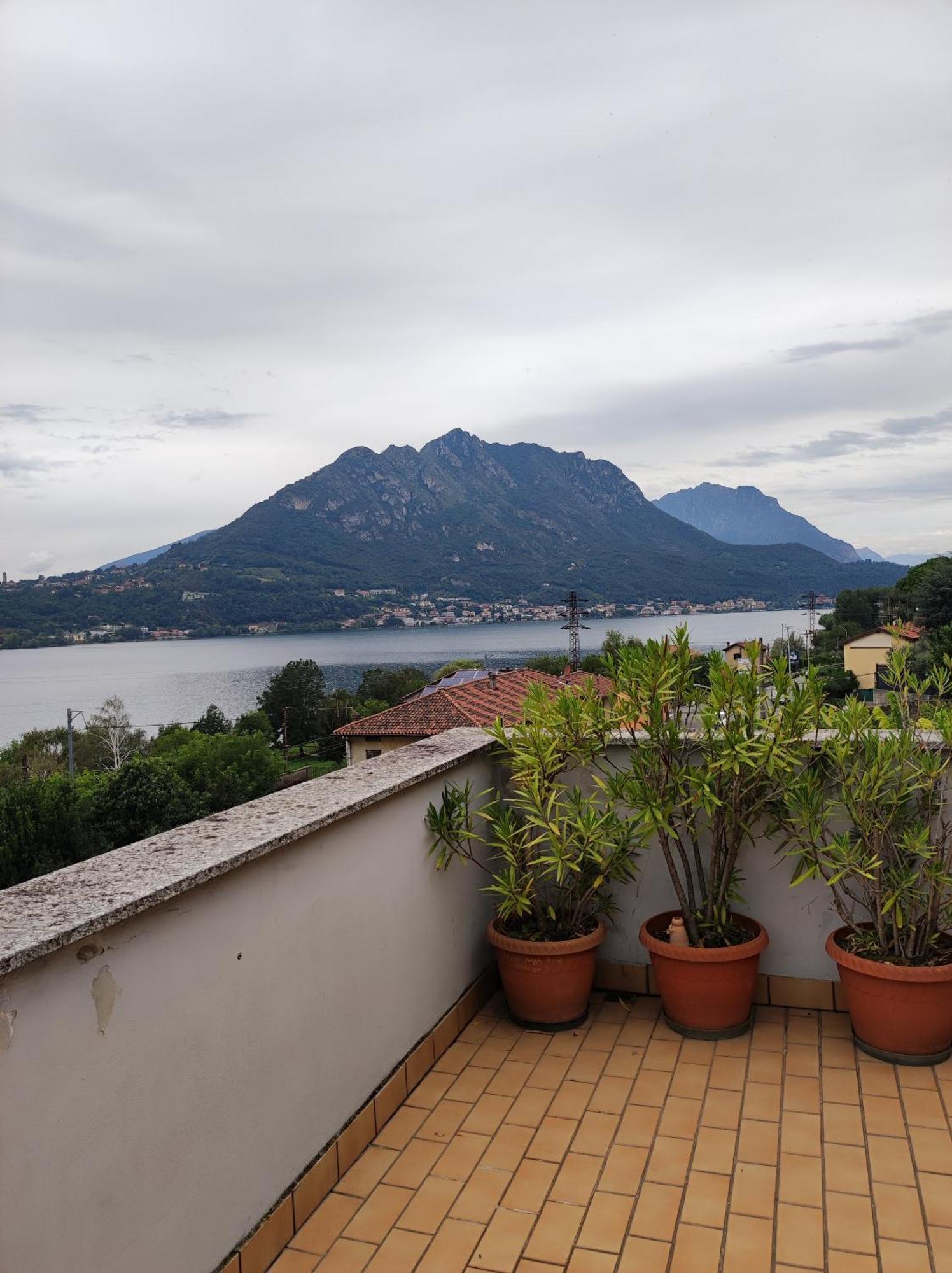Terrazzo Sul Lago Lecco Bagian luar foto